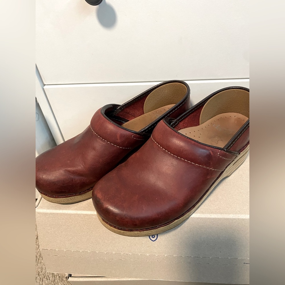 Dansko, burgundy/wine leather with wood grain